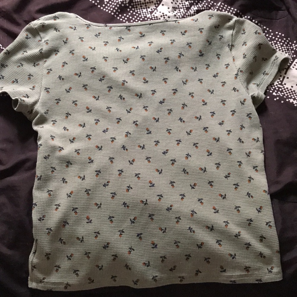 Floral V-Cut Top - Picture 4 of 4